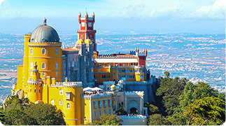 Vista do Palácio da Pena em Sintra, destino de conto de fadas perto de Lisboa